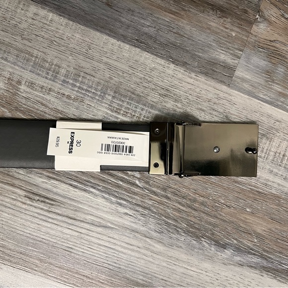 Men’s Reversible Express leather belt. New!! Black/Gray reversible - Picture 6 of 7